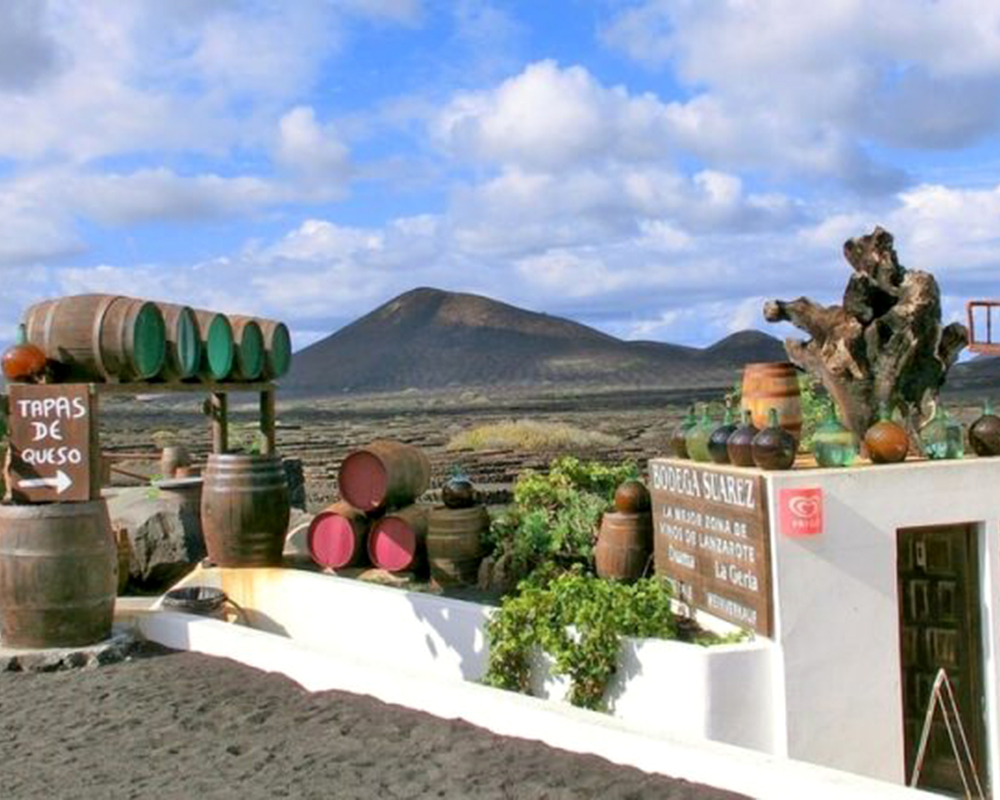 Bodegas en los viñedos de Lanzarote